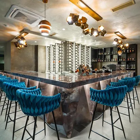 Hotel Pinea & Golem (Tirana)