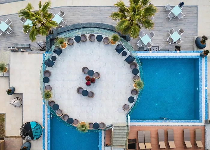 Hotel Pinea & Golem (Tirana)